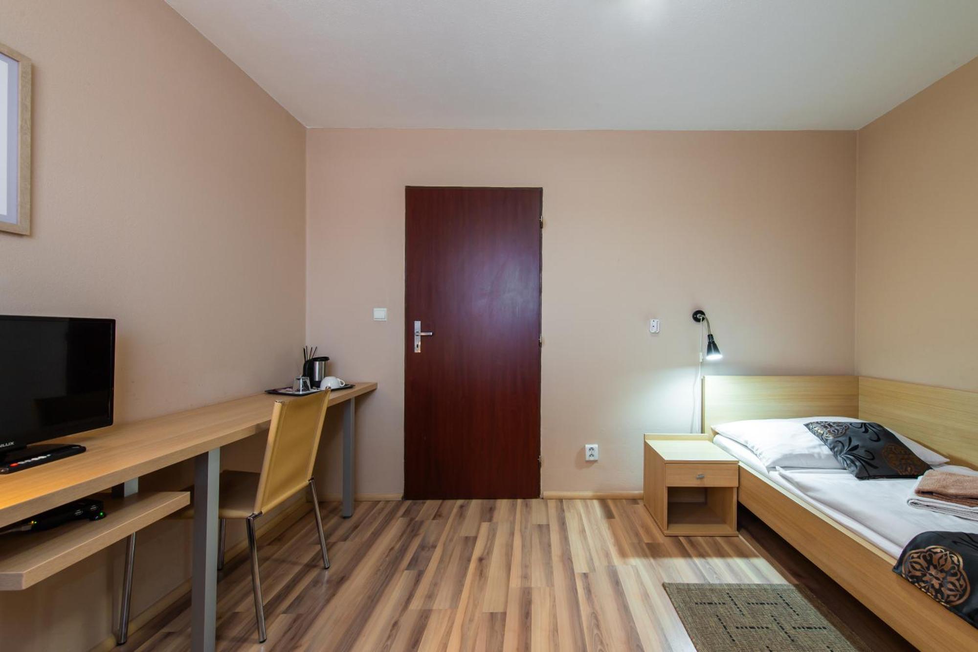 Penzion Siesta Vráble Exterior foto